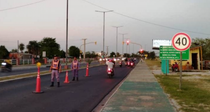 Un polic&iacute;a fue embestido por un motociclista en la avenida Ribere&ntilde;a