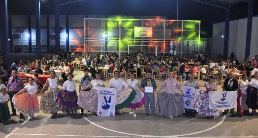 El grupo de baile de Folcklore a cargo del Profesor Diego Brunelli participar&oacute;n del Festival del Camalote en el Escuela N&deg; 268