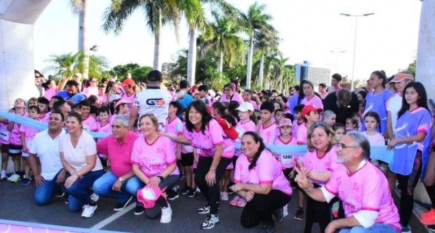 Con rotundo éxito se desarrolló la tradicional Maratón Rosa en la Costanera formoseña