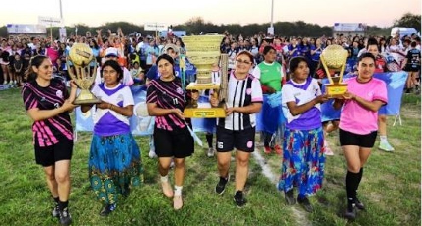 Las manos creadoras de la “Copa Gildo Insfrán”, símbolo de identidad del pueblo formoseño