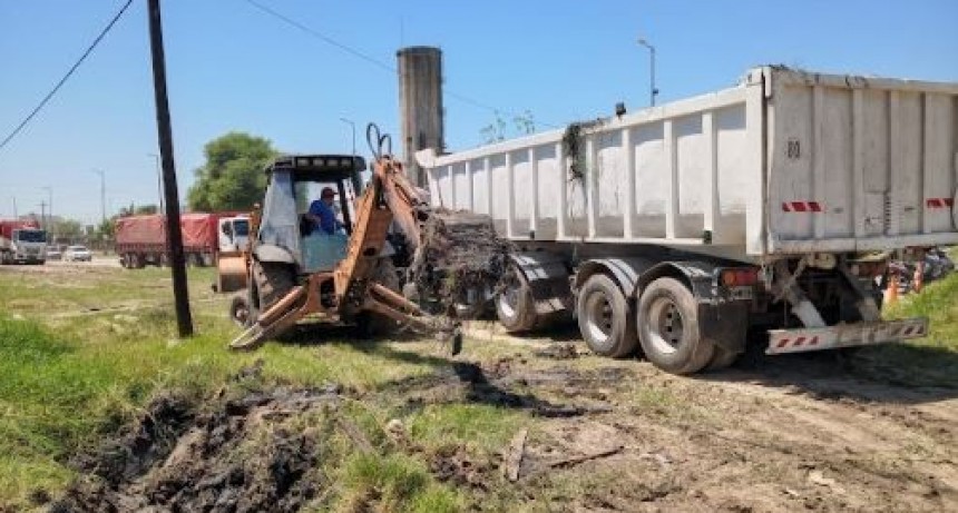 La recomposición de calles encabezó la agenda comunal en el arranque de semana