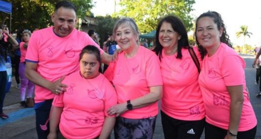 Con una multitudinaria participaci&oacute;n, se realiz&oacute; de manera exitosa la Marat&oacute;n Rosa