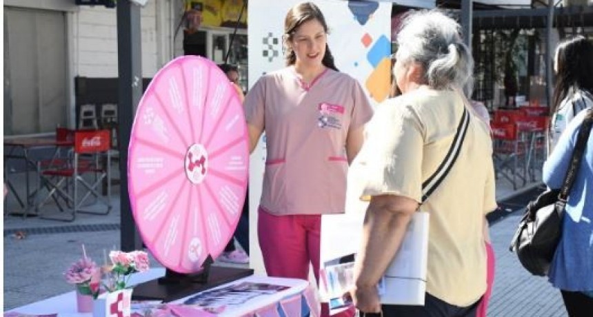 A través de una “ruleta didáctica”, el Centro de Medicina Nuclear y Radioterapia concientizó sobre el cáncer de mama