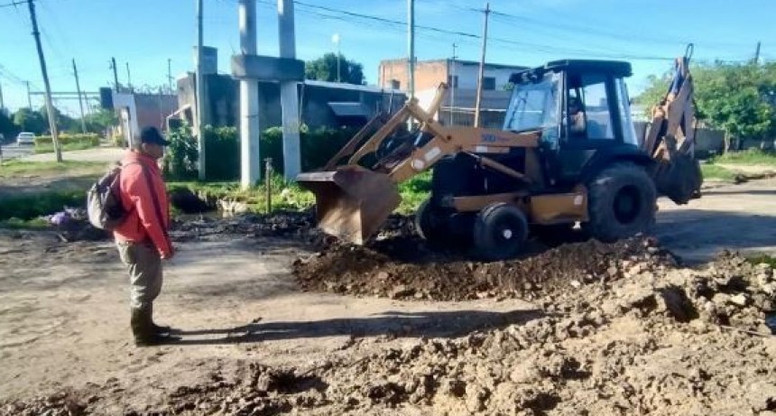 El Municipio profundizó este miércoles el mantenimiento de calles y desagües pluviales
