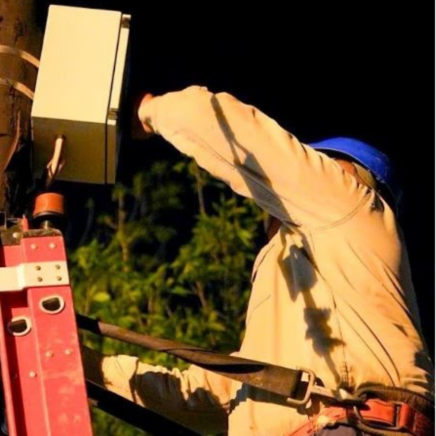 La Comuna continúa realizando recambio del sistema lumínico en diferentes barrios de la ciudad