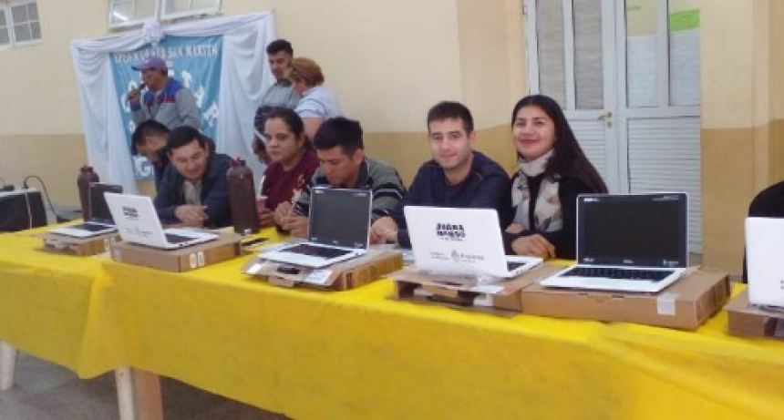 La EPES EIB N&deg; 10 del Departamento Ram&oacute;n Lista recibi&oacute; 165 netbooks de &ldquo;Conectar Igualdad&rdquo;