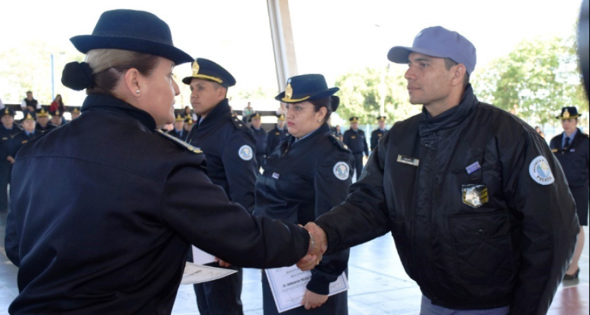 Mujeres y hombres de la Polic&iacute;a provincial fueron reconocidos por su dedicaci&oacute;n, esfuerzo y solidaridad