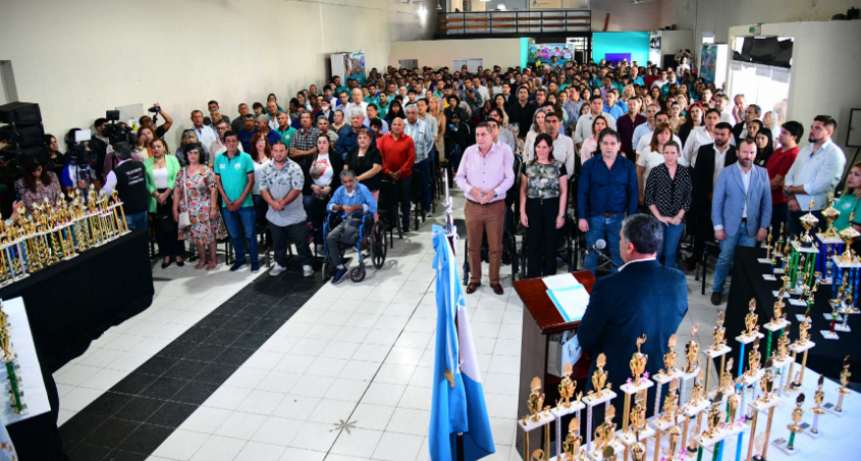 Jofr&eacute; homenaje&oacute; a empleados, anunci&oacute; bono especial, importantes sorteos y el nuevo camping municipal