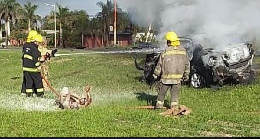 Persona mayor sufre quemaduras graves al incendiarse su veh&iacute;culo
