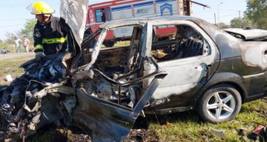Un auto se incendi&oacute; en plena marcha y su conductor tras las graves quemaduras falleci&oacute; horas despu&eacute;s