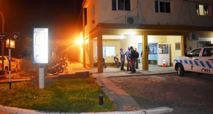 Un sujeto fue detenido por da&ntilde;ar un m&oacute;vil y resistirse ante la Polic&iacute;a con un cuchillo.