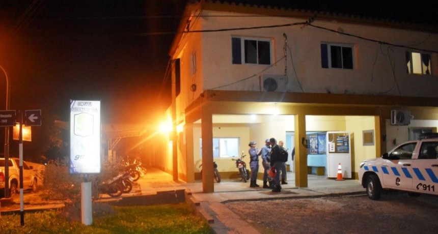 Un sujeto fue detenido por da&ntilde;ar un m&oacute;vil y resistirse ante la Polic&iacute;a con un cuchillo.