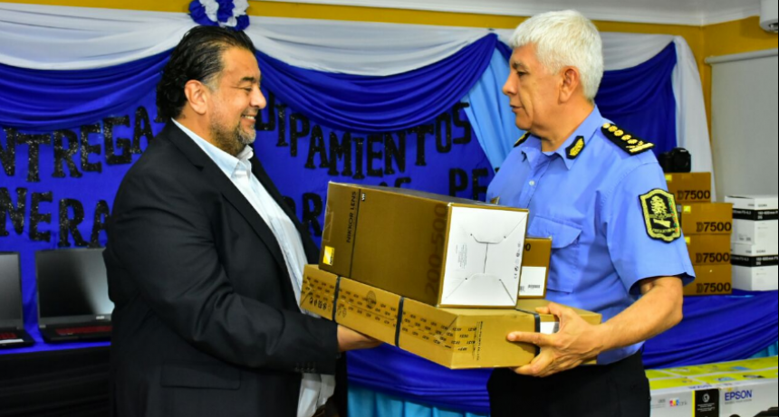 El Gobierno provincial dot&oacute; de equipamiento a la Direcci&oacute;n General de Drogas de la Polic&iacute;a