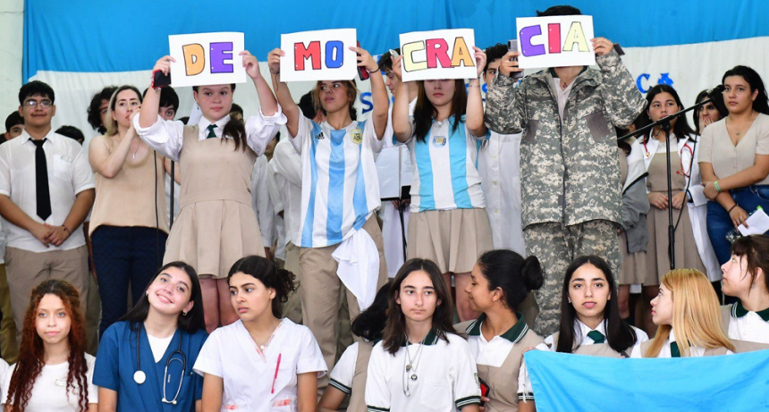 La EPES N° 51 realizó el muestreo anual institucional sobre los 40 años de democracia