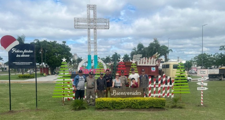 La comuna comenzó a engalanar la ciudad con ornamentación navideña