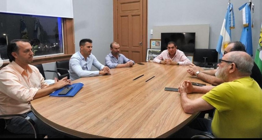 REUNIÓN ENTRE LA MUNICIPALIDAD Y REPRESENTANTES DE LA CAPyMEF