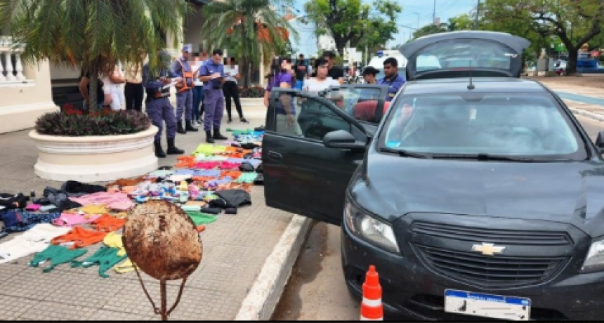 Requisaron el auto en el que se desplazaban cinco correntinos que sustrajeron ropas de la peatonal