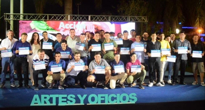 El intendente Jofr&eacute; entreg&oacute; 550 certificados a egresados de la Escuela de Artes y Oficios Municipal