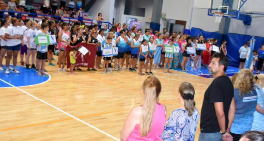 Comenzó la final de los Regionales de Maxibásquet Femenino