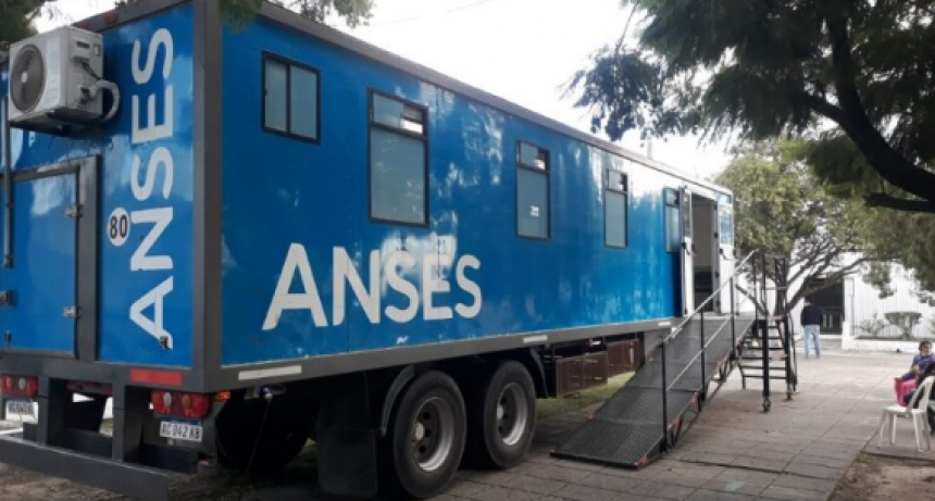 Desde este lunes el camión de ANSeS atenderá al público