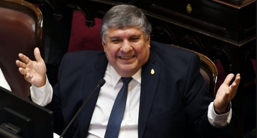 El senador Mayans fue dado de alta y se recupera en su domicilio