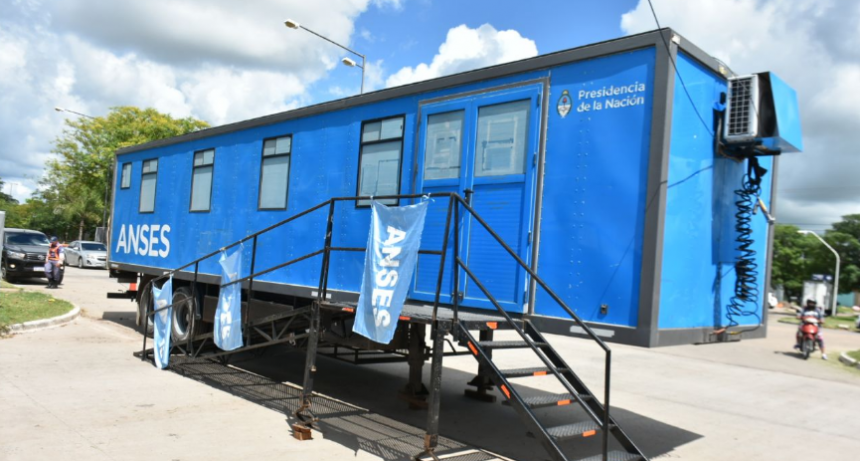 El camión de ANSeS brindó diferentes prestaciones en la ciudad capital