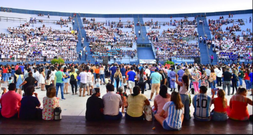 Con la participación de cientos de estudiantes, finalizó “Las Escuelas Cantan a la Navidad” en Capital