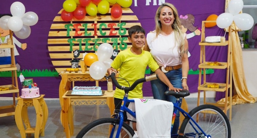 ¡Premiar el esfuerzo! Benjamín asiste al 6° de la Escuela Provincial de Educación Primaria N°17 y es abanderado. 