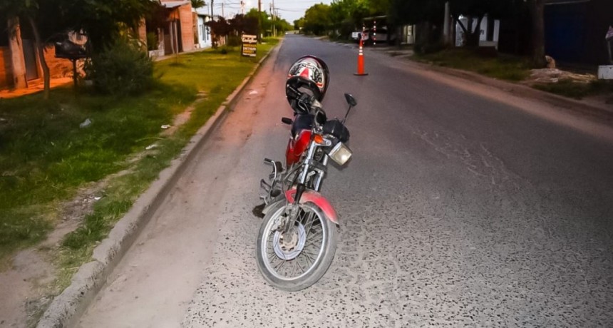 Un hombre alcoholizado y en moto arremetió contra un control policial