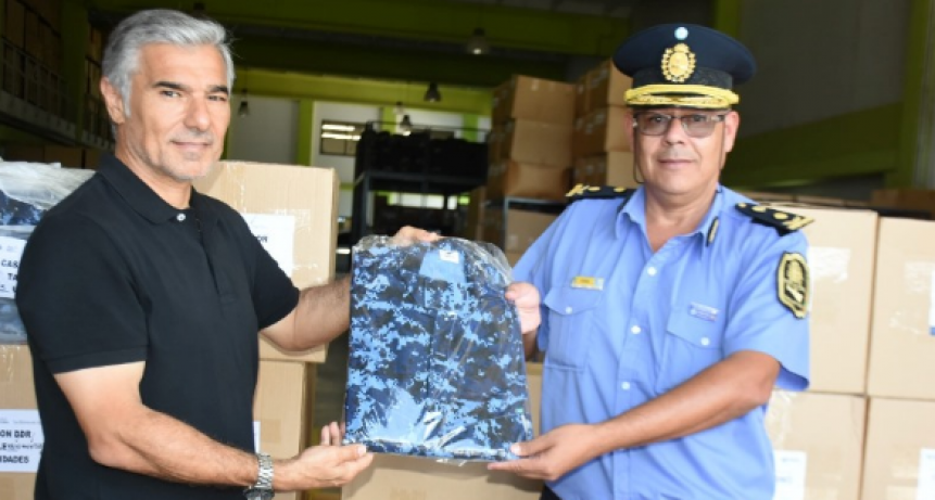 FONTEX entregó 3.600 prendas a la Policía de Formosa