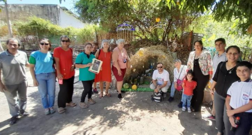 Grupo de adultos mayores visitaron pesebres ubicados en distintos puntos de la ciudad