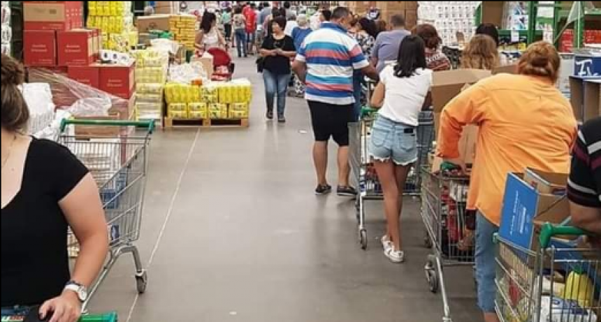 Fiestas: Mercantiles instan a clientes a realizar compras anticipadas