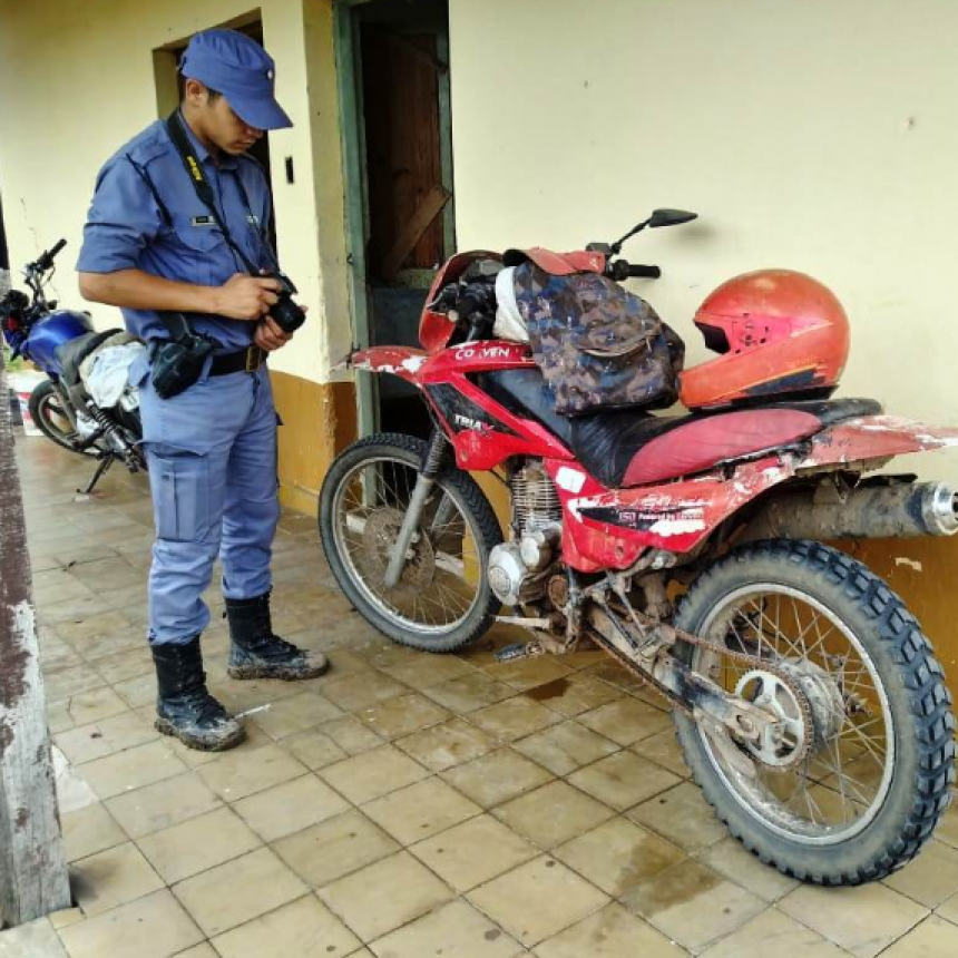 Un hombre con graves lesiones tras caer de su motocicleta