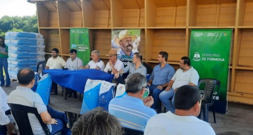 Villa Dos Trece: En jornada sobre el algodón, productores recibieron semillas certificadas y asistencia técnica