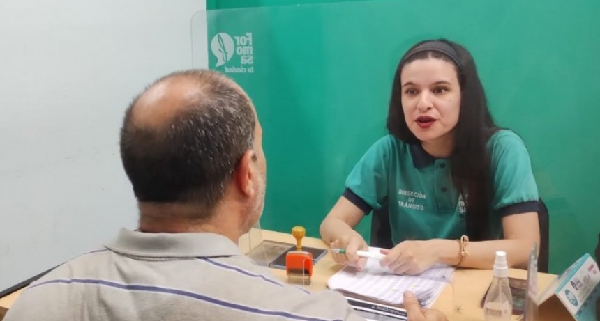 Alta demanda de vecinos que tramitan su licencia de conducir por primera vez o la renuevan