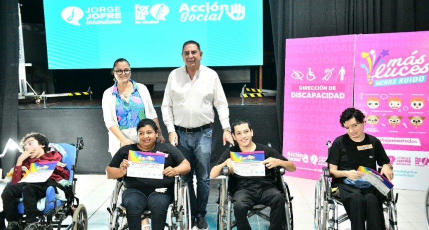 Durante un emotivo acto la direcci&oacute;n de Discapacidad de la Municipalidad entreg&oacute; certificados a participantes de los talleres &ldquo;Superarte&rdquo;