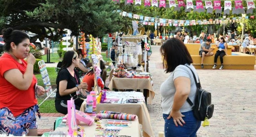 Con nutrida concurrencia se realizó la Feria Emprendedora “Especial Navidad”