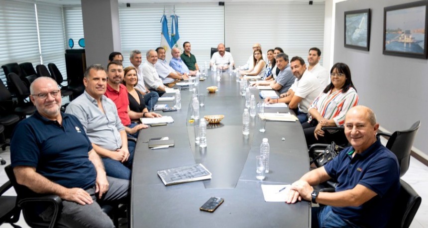 Gildo Insfr&aacute;n encabez&oacute; reuni&oacute;n del Gabinete provincial