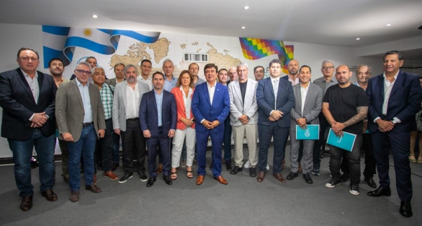 500 intendentes e intendentas de todo el país presentan un recurso de amparo contra el DNU de Milei