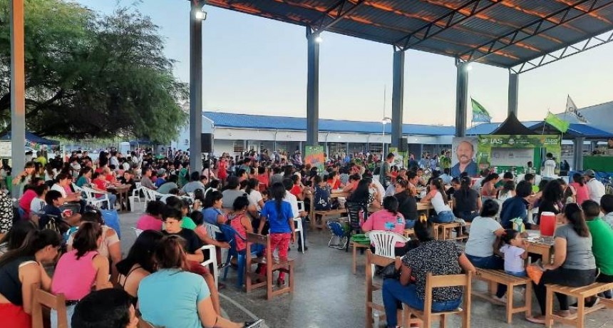 Vecinos de Las Lomitas disfrutaron de una tarde de bingo familiar