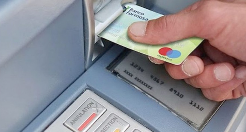 Miles de tarjetas de débito con banda magnética sin chip fueron desactivadas impidiendo a sus titulares usarlas