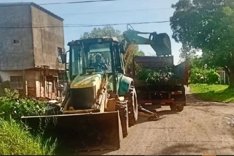 La Municipalidad continúa con el mantenimiento urbano en distintos barrios de la ciudad