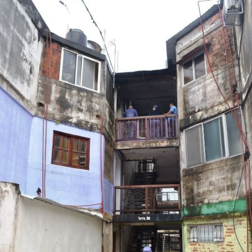 Bomberos extinguieron el incendio de un departamento en el barrio Guadalupe
