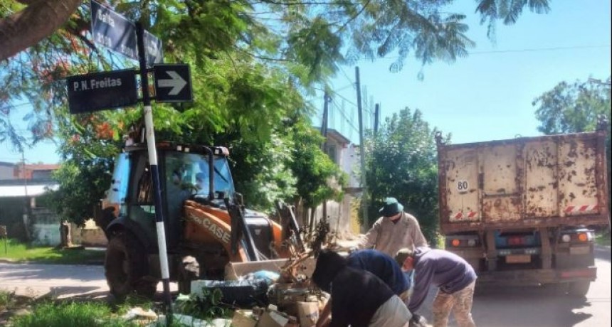 EL MANTENIMIENTO DEL DRENAJE URBANO FUE PRIORITARIO PARA LA COMUNA ESTE S&Aacute;BADO